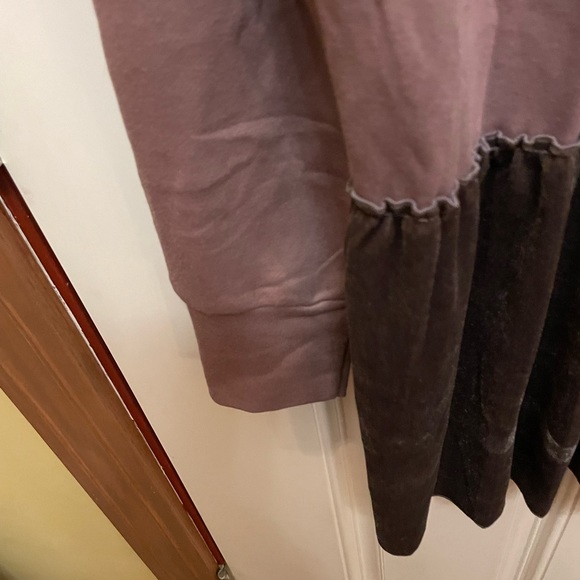 Z Avenue Hoodie with two side pockets. Finger ring pull with a two way zipper. - Picture 5 of 10